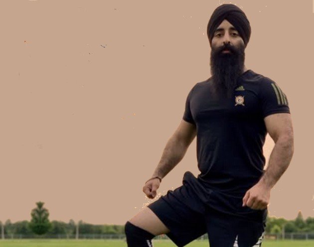 Cuối cùng, một người Sikh ở trung tâm