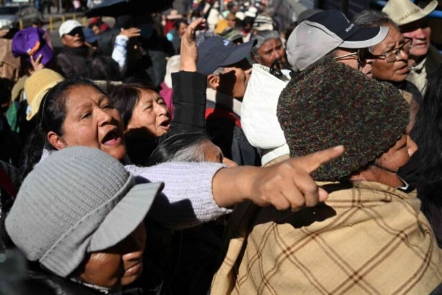Tổng thống Bolivia tuyên bố tình trạng khẩn cấp sau