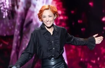 “Lên sân khấu, tại Công viên các Hoàng tử”: làm thế nào mà Natasha St-Pier lại thấy mình đi lưu diễn cùng Johnny Hallyday ở tuổi 19? Cô ấy trả lời