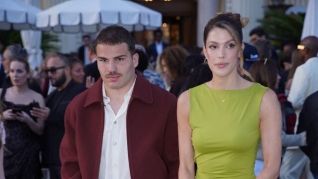 Iris Mittenaere và Antoine Dupont: cách cựu Hoa hậu khiến