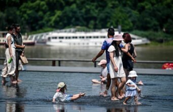đạt đỉnh điểm ở 43°C, ngày nóng nhất được ghi nhận trong tháng 6, hầu hết vào thứ Hai tuần này