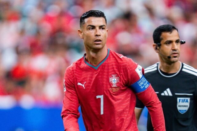 Mức lương của Cristiano Ronaldo là bao nhiêu?