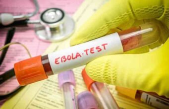 Pháp báo cáo ca Ebola đầu tiên trong khi Uganda ghi nhận ca nhiễm mới