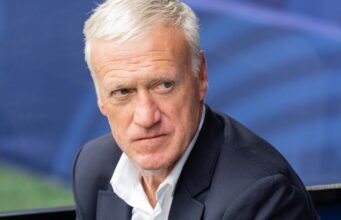 Cúp thế giới 2026. Charlie Hebdo gây tranh cãi vì vẽ Deschamps, các chính trị gia phản ứng