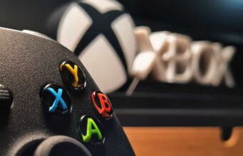 Microsoft tăng giá máy chơi game Xbox khi giá chip nhớ tăng vọt
