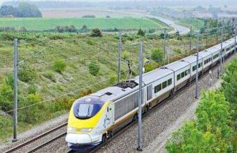 Chuyến bay Eurostar trễ 8 tiếng giữa đợt nắng nóng: hành khách bực tức