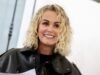 Laeticia Hallyday ở Saint-Tropez: cô ấy có khoảng thời gian vui vẻ trong một nhà hàng nổi tiếng với máy bay phản lực, nơi cô ấy có những kỷ niệm đẹp với Johnny