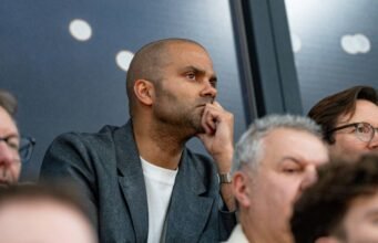 Tony Parker: “Anh ấy đang làm cái quái gì ở đó vậy?”, Léon Marchand sốc sau sự xuất hiện bất ngờ của cựu ngôi sao NBA