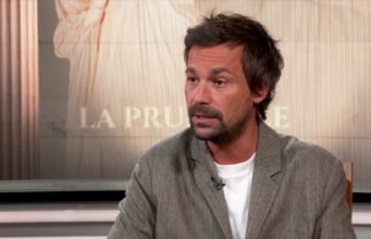 Bertrand Chameroy tin rằng: “Bạn phải hơi ‘khổ dâm’ một chút để khiến mọi người cười, đặc biệt là trong thời kỳ đen tối của chúng ta”.