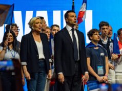 trong trường hợp Marine Le Pen mất năng lực, Jordan Bardella tự khẳng định mình là người thay thế đáng tin cậy trong mắt người Pháp
