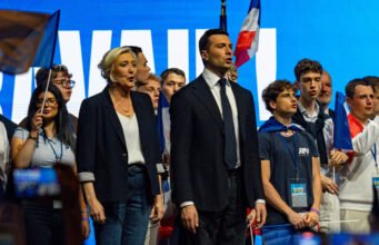 trong trường hợp Marine Le Pen mất năng lực, Jordan Bardella tự khẳng định mình là người thay thế đáng tin cậy trong mắt người Pháp