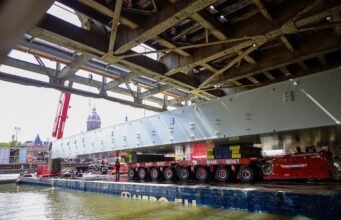 Mammoet thay thế cây cầu lớn thứ hai tại Ga Trung tâm Amsterdam