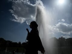 40,6°C ở Rennes, 40,9°C ở Angers, 42°C ở Saintes… Kỷ lục nhiệt độ hàng tháng bị phá vỡ