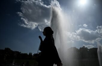40,6°C ở Rennes, 40,9°C ở Angers, 42°C ở Saintes… Kỷ lục nhiệt độ hàng tháng bị phá vỡ
