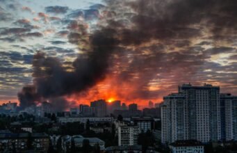 Băng hình. Ukraine: “Kẻ thù tấn công bằng tên lửa đạn đạo” Nga lại tiến hành các cuộc tấn công lớn vào một số thành phố của Ukraine