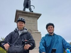 Bất thường. Những người đi xe đạp nghiệp dư, họ đã thực hiện London-Colmar trong 10 ngày