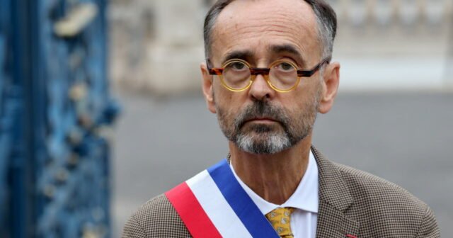 Béziers. Robert Ménard bị khiếu nại phỉ báng sau khi