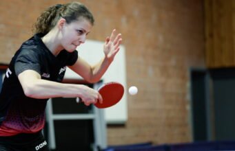 Bóng bàn. Màn trình diễn tuyệt vời của Camille Lutz, người chiến thắng Bernadette Szocs người Romania (thứ 25) tại Skopje