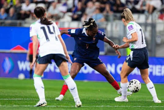 Bóng đá. Trong đau đớn, Bleues giành vé dự World Cup: hồi tưởng lại cuộc gặp gỡ