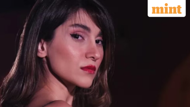 Ca sĩ Iran bị đánh 74 roi vì không đội