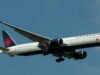 Canada. Trong 17 năm, ông là cơ trưởng trên những chiếc Boeing lớn… mà không có bằng cấp cần thiết