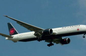 Canada. Trong 17 năm, ông là cơ trưởng trên những chiếc Boeing lớn… mà không có bằng cấp cần thiết