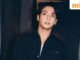 Câu nói trong ngày của Jungkook của BTS: “Nỗ lực làm nên con người bạn. Bạn sẽ hối hận nếu không nỗ lực hết mình ngay bây giờ’