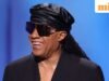Câu nói trong ngày của Stevie Wonder: “Hãy dùng trái tim để yêu một ai đó”