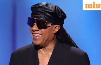 Câu nói trong ngày của Stevie Wonder: “Hãy dùng trái tim để yêu một ai đó”