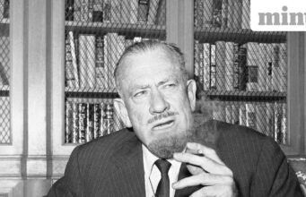 Câu nói trong ngày của tác giả người Mỹ John Steinbeck: “Và giờ đây bạn không còn phải là…”: bài học về sự chấp nhận bản thân