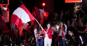 Chiến thắng mong manh, đất nước chia cắt: Tổng thống Peru tiếp theo đang chờ đợi điều gì?