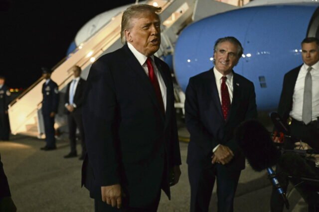 Chiến tranh Iran: Donald Trump sa lầy vào những mâu