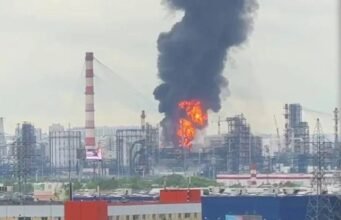 Chiến tranh ở Ukraine: Máy bay không người lái Ukraine tấn công nhà máy lọc dầu lớn nhất ở thủ đô Nga, cách Điện Kremlin 15 km
