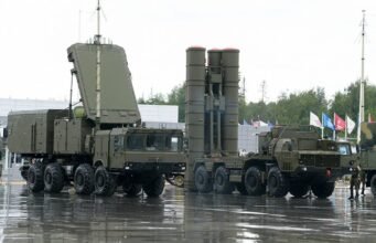 Chiến tranh ở Ukraine: Máy bay không người lái của Ukraine tấn công hệ thống phòng không S-300/S-400 ở Crimea và nhà máy điện gây mất điện trên diện rộng tại các vùng lãnh thổ bị Moscow chiếm đóng