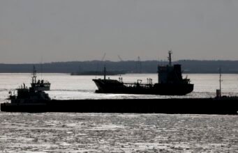 Chiến tranh ở Ukraine: ba ngày sau khi tấn công tàu hộ tống “Boykiy”, máy bay không người lái của Ukraine lại di chuyển 1.000 km và đến căn cứ hải quân chiến lược Kronstadt của Nga