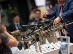“Chúng tôi hy vọng kiếm được tiền”: Tại Eurosatory, chiến tranh gặp gỡ các chủ ngân hàng và nhà đầu tư