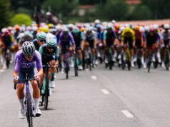 Chuyến tham quan trực tiếp Auvergne-Rhône-Alpes. Peloton điều khiển cuộc ly khai, một cuộc chạy nước rút hoàng gia được mong đợi ở Villars-les-Dombes… Thực hiện theo chặng 5