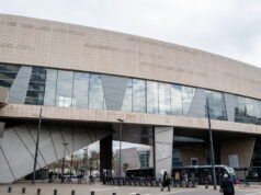 Công lý. Tại Dijon Opera, nhiều năm bất ổn về tài chính xung quanh việc trả lương thôi việc