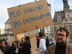 Công ty. Ở Paris, các đại lý sau giờ học kêu gọi vận động chống lại tình trạng thiếu nhân viên