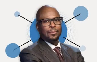 Đoàn tùy tùng của doanh nhân Nigeria Babatunde Folawiyo
