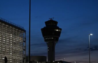 Đức. Giao thông bị đình trệ tại sân bay Munich do mùi khói trong tháp điều khiển