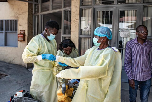 Ebola: phương pháp điều trị mới trong giai đoạn thử