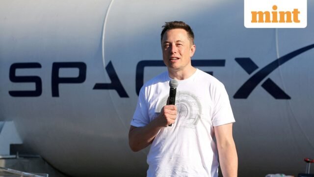 Elon Musk trở thành tỷ phú đầu tiên khi SpaceX