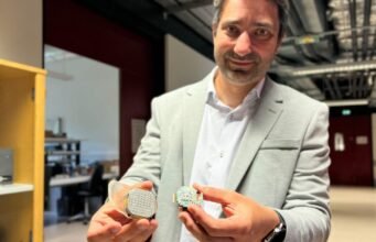 Guillaume Charvet, nhà nghiên cứu người Grenoble, người đã giúp người bị liệt đi lại được