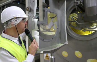 Haagnau. M&M’s sản xuất 50 tỷ viên sôcôla mỗi năm, tương đương “11 vòng quanh Trái đất”