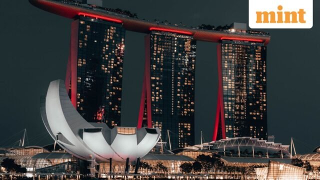 'Họ đang cố gắng chia rẽ mọi người': Singapore ra