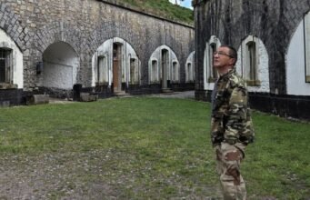 Jean-Pierre Andreux, chủ tịch không thể thiếu của ủy ban bảo vệ Fort du Parmont ở Remiremont