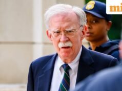 Kẻ thù của Donald Trump John Bolton nhận tội trong vụ kiện hồ sơ mật
