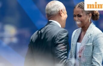 Khai trương Trung tâm Obama: Lời khen ngợi của Michelle Obama về ‘sự sáng chói và sự đoan trang khiêm tốn’ khiến Barack Obama rơi nước mắt