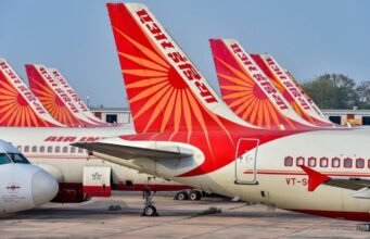 Khoảnh khắc 3 máy bay Air India hư hỏng sau vụ va chạm do bão tại sân bay Delhi – Watch